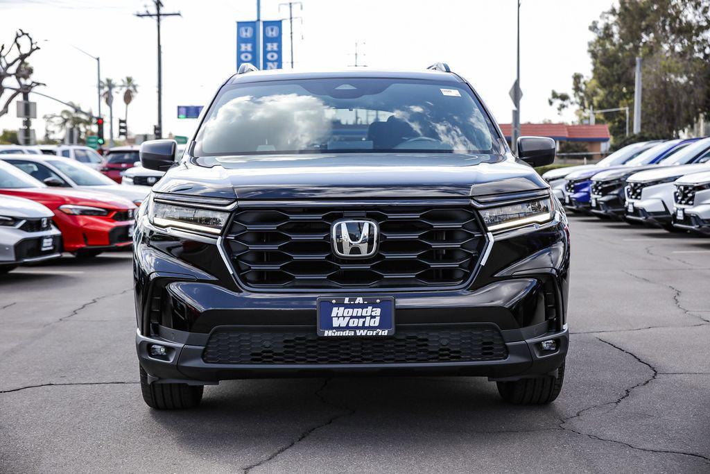 new 2025 Honda Pilot car, priced at $41,695
