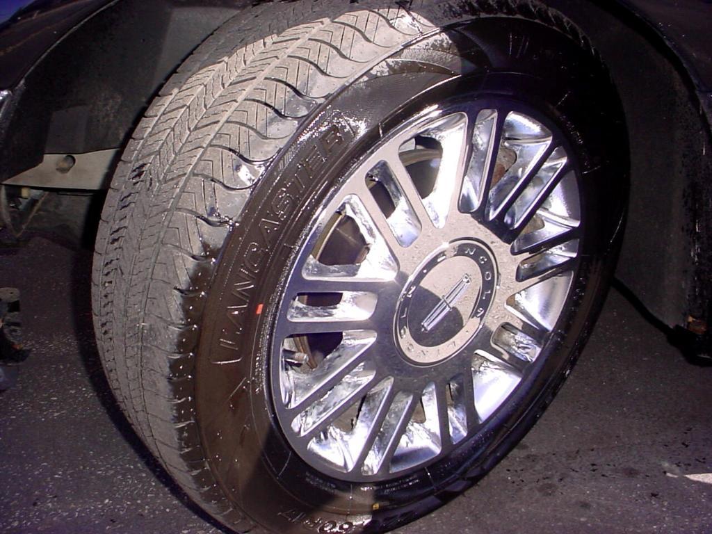 used 2010 Lincoln Town Car car, priced at $8,950