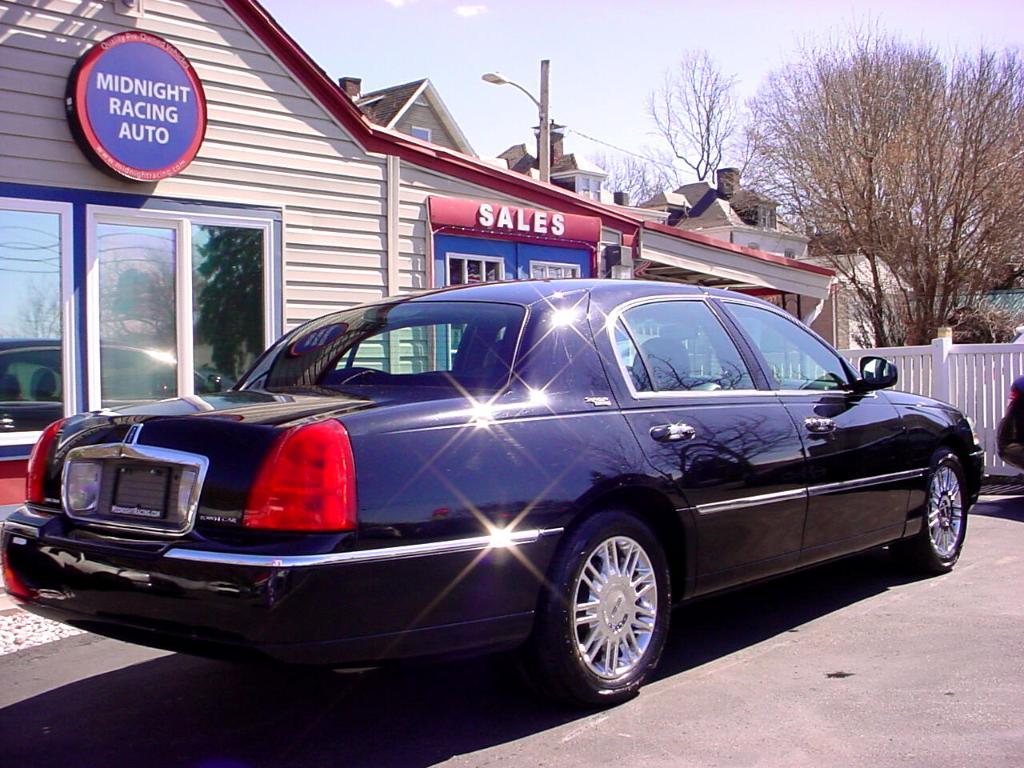 used 2010 Lincoln Town Car car, priced at $8,950