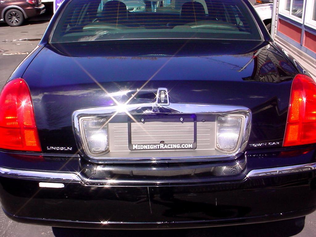 used 2010 Lincoln Town Car car, priced at $8,950
