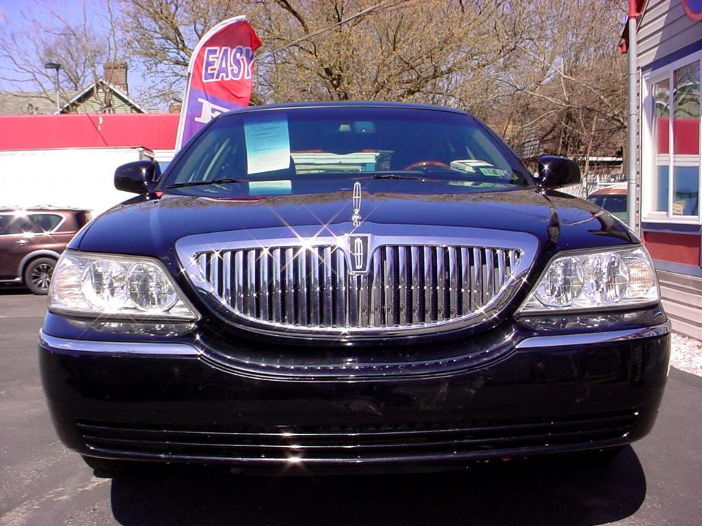 used 2010 Lincoln Town Car car, priced at $8,950