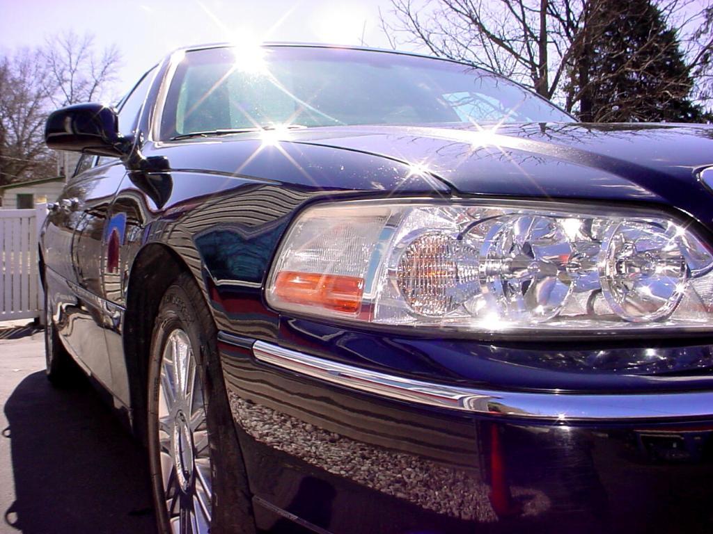used 2010 Lincoln Town Car car, priced at $8,950