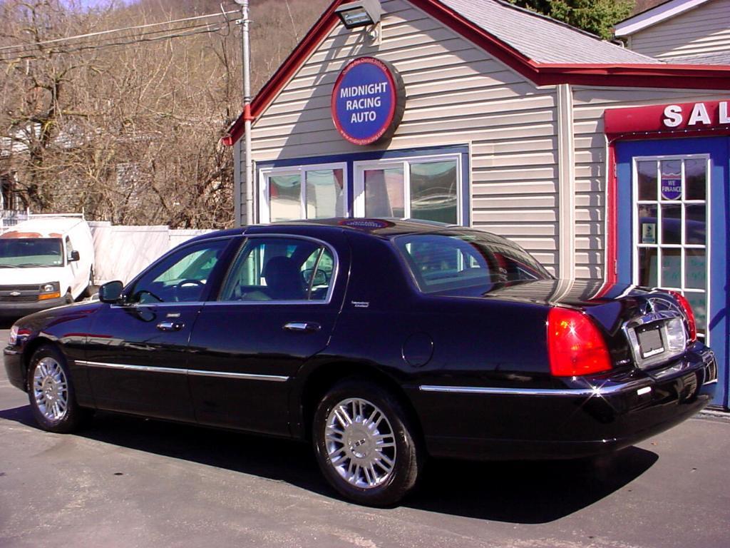 used 2010 Lincoln Town Car car, priced at $8,950