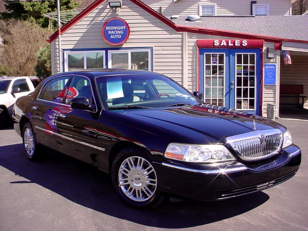 used 2010 Lincoln Town Car car, priced at $8,950