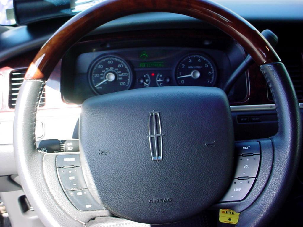 used 2010 Lincoln Town Car car, priced at $8,950