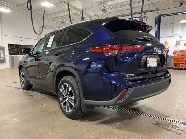 used 2022 Toyota Highlander car, priced at $38,988