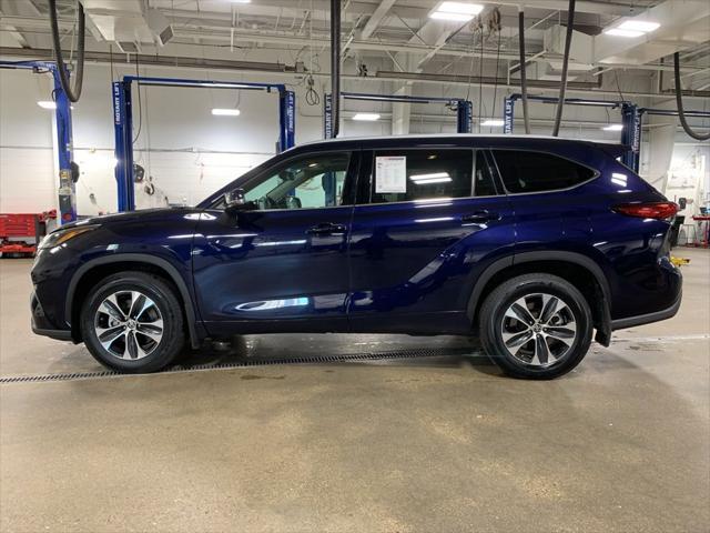 used 2022 Toyota Highlander car, priced at $38,988