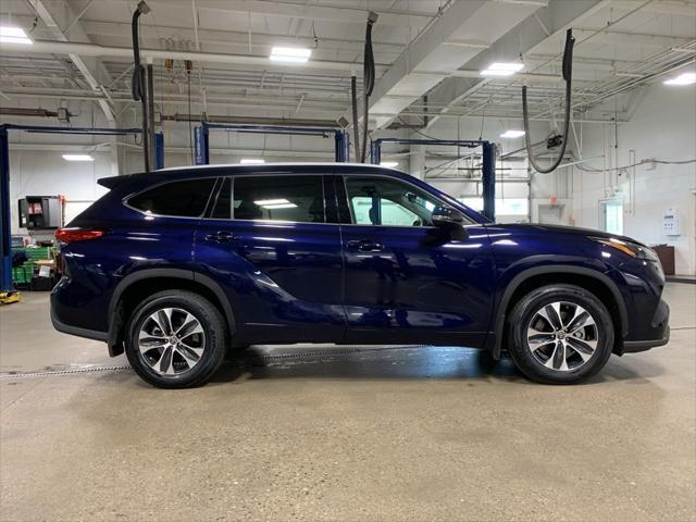 used 2022 Toyota Highlander car, priced at $38,988