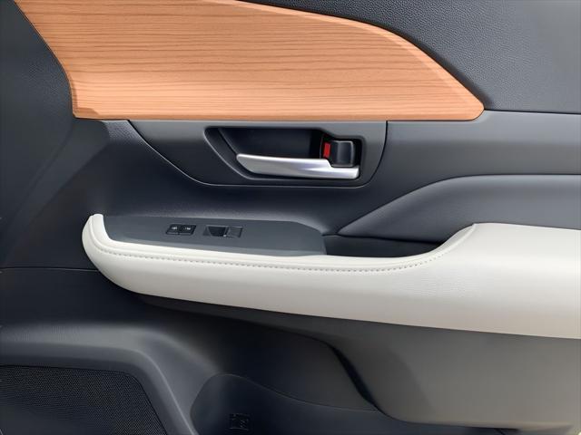 new 2025 Toyota Grand Highlander car, priced at $51,207