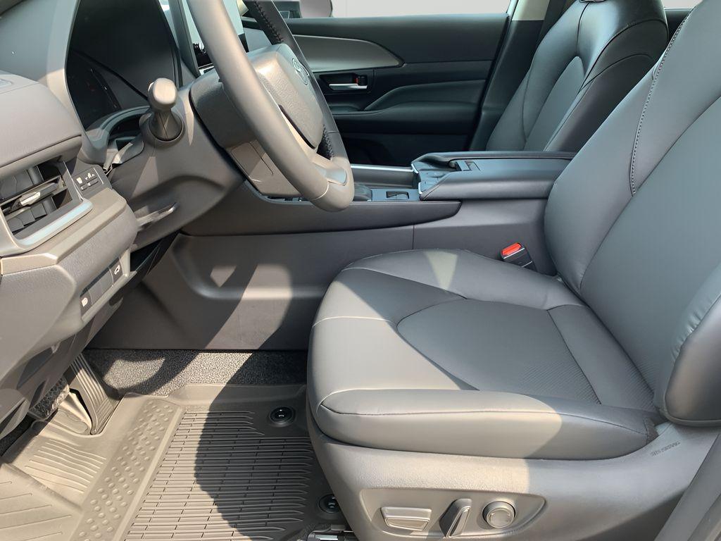 new 2025 Toyota Grand Highlander car, priced at $48,173