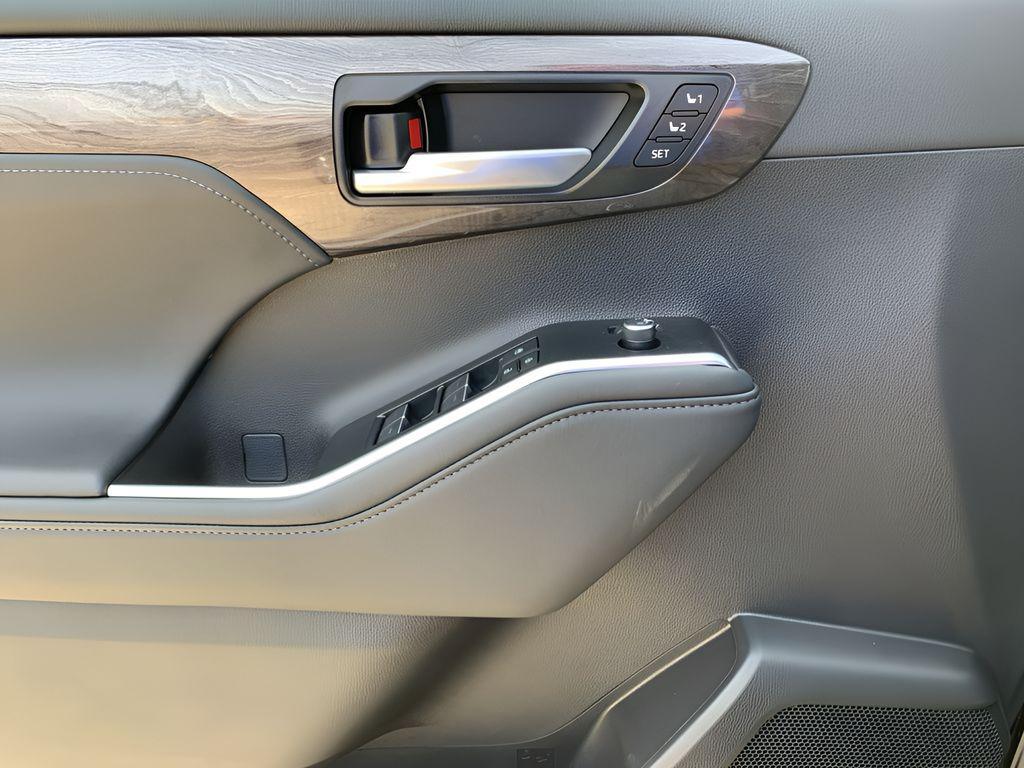new 2025 Toyota Highlander car, priced at $51,498