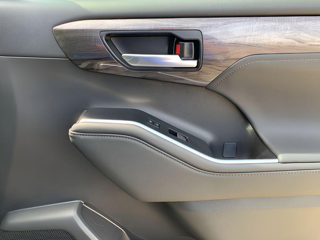 new 2025 Toyota Highlander car, priced at $51,498