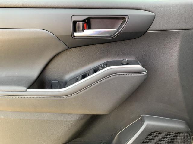 used 2023 Toyota Highlander car, priced at $39,988