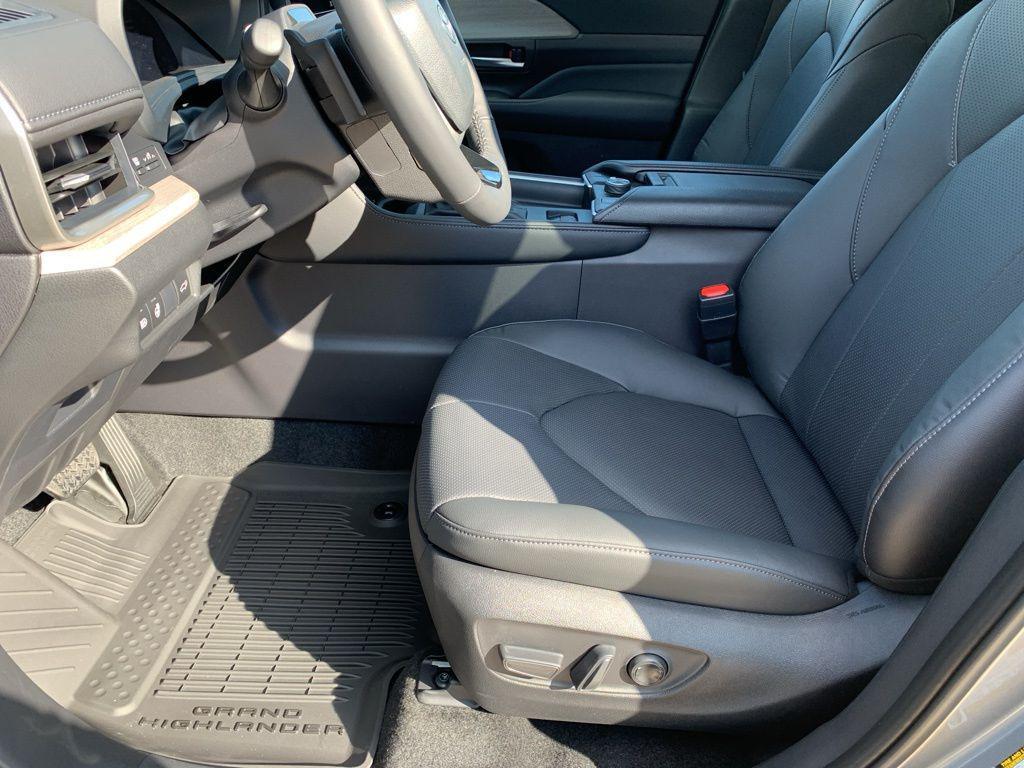 new 2025 Toyota Grand Highlander car, priced at $59,078