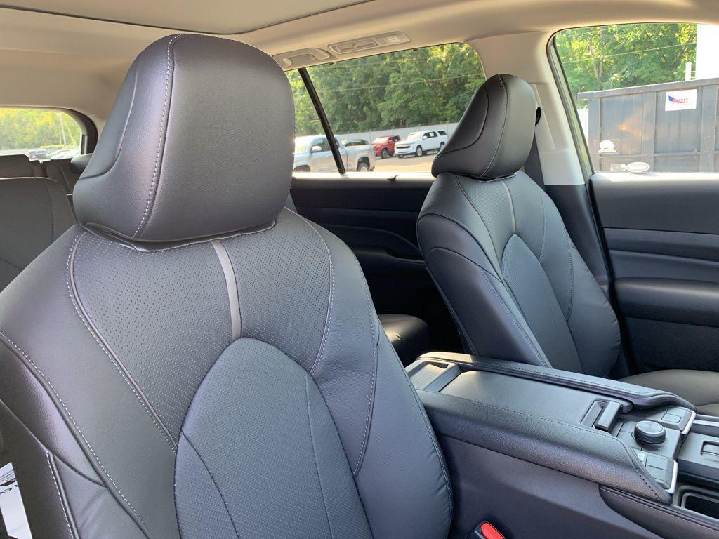 new 2025 Toyota Grand Highlander car, priced at $59,078