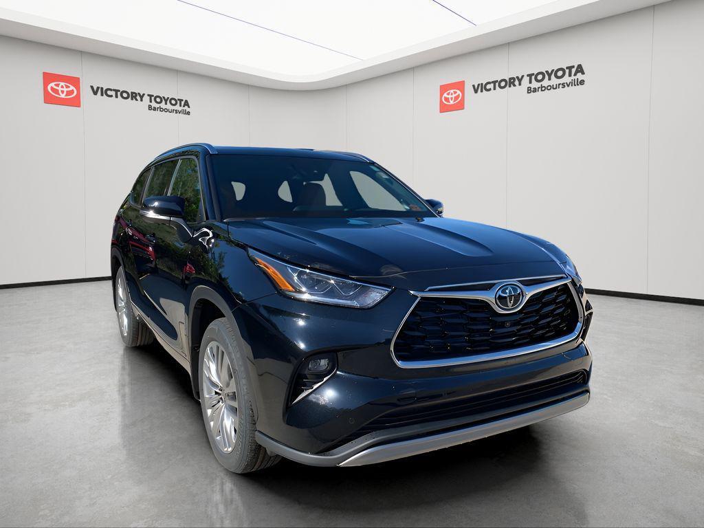 new 2025 Toyota Highlander Hybrid car, priced at $57,107