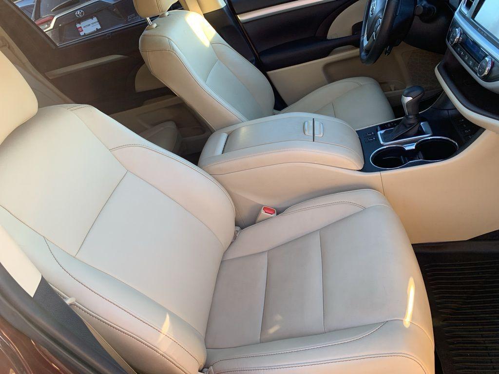 used 2019 Toyota Highlander car, priced at $29,988