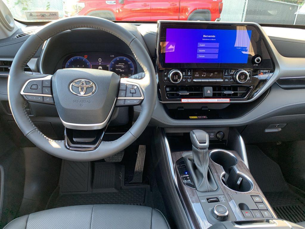 new 2025 Toyota Highlander car, priced at $50,357