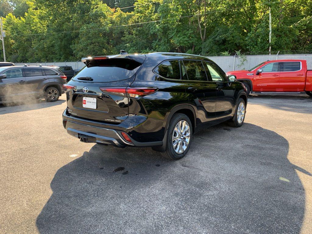 new 2025 Toyota Highlander car, priced at $50,357