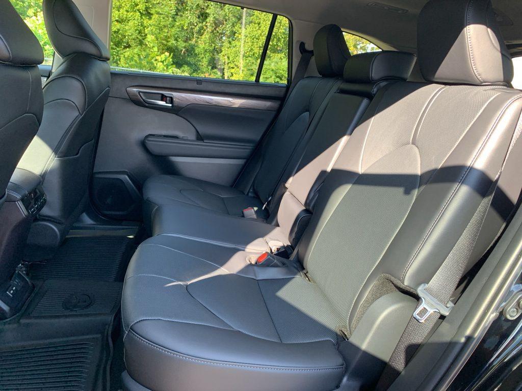 new 2025 Toyota Highlander car, priced at $50,357