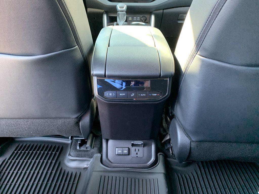 new 2025 Toyota Highlander car, priced at $50,357