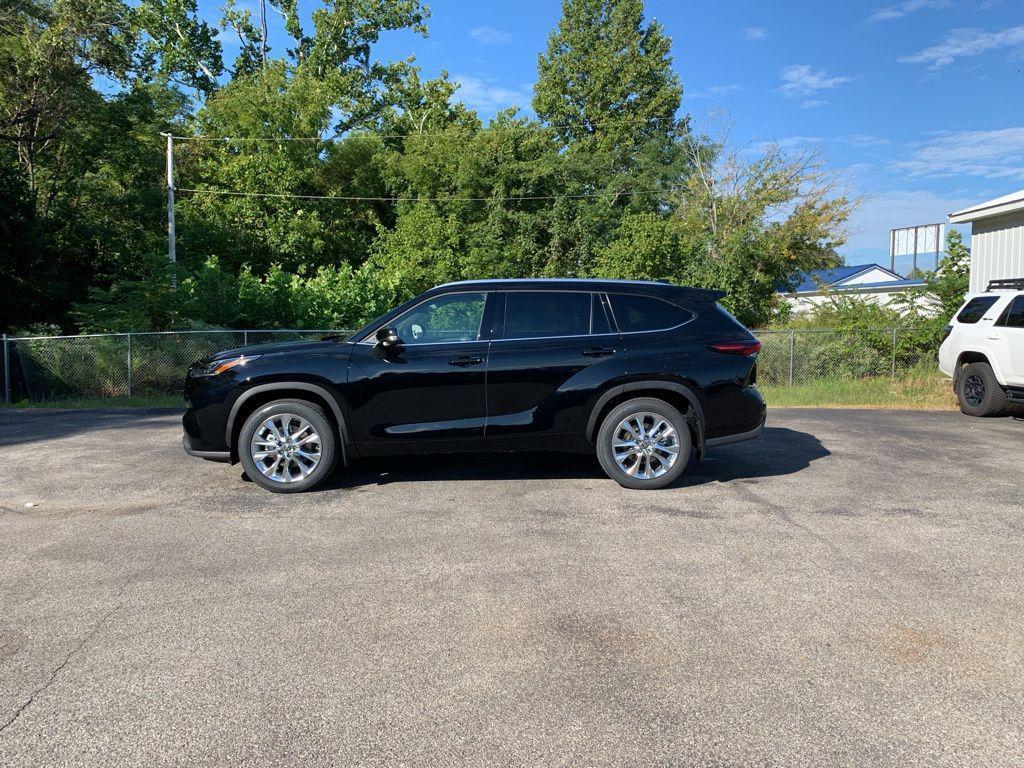 new 2025 Toyota Highlander car, priced at $50,357