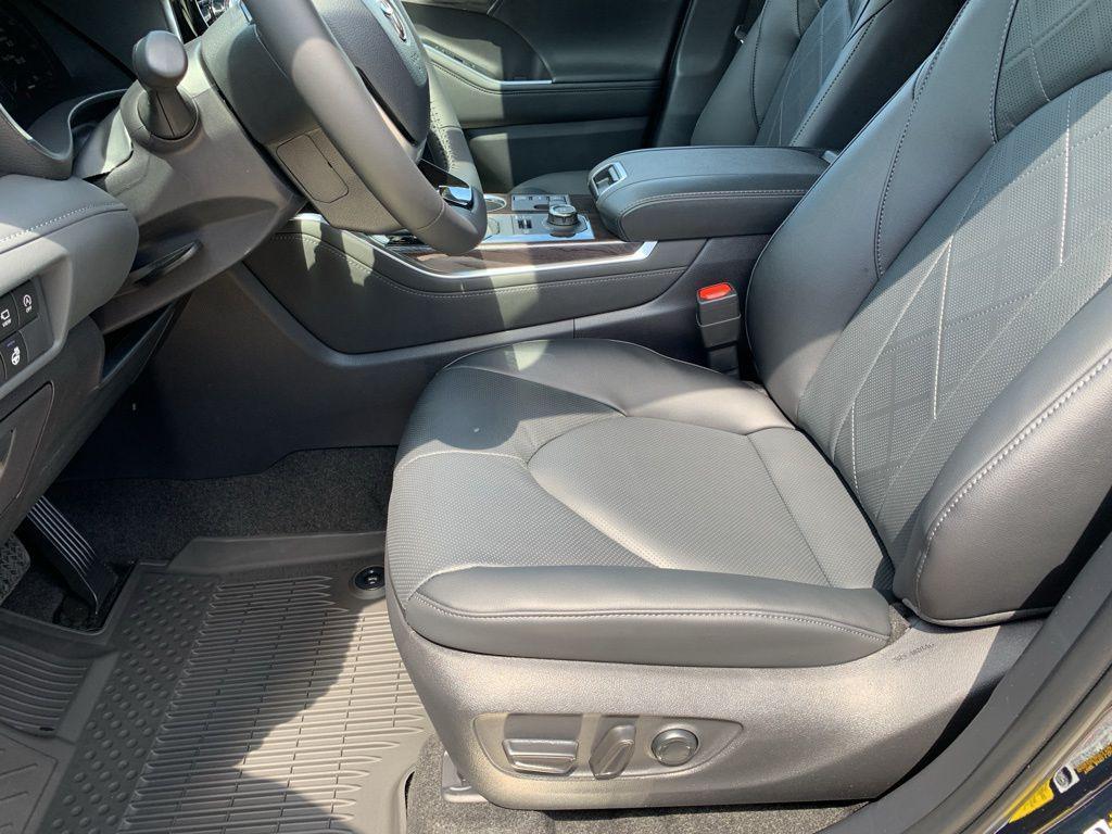 new 2025 Toyota Highlander car, priced at $54,318