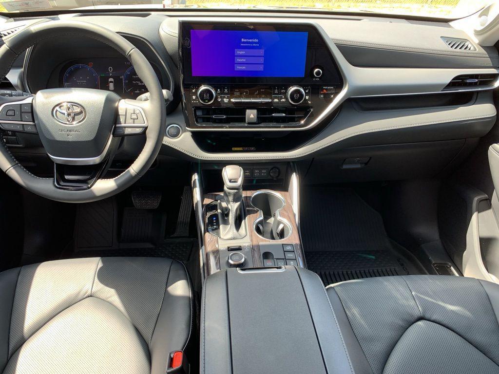 new 2025 Toyota Highlander car, priced at $54,318