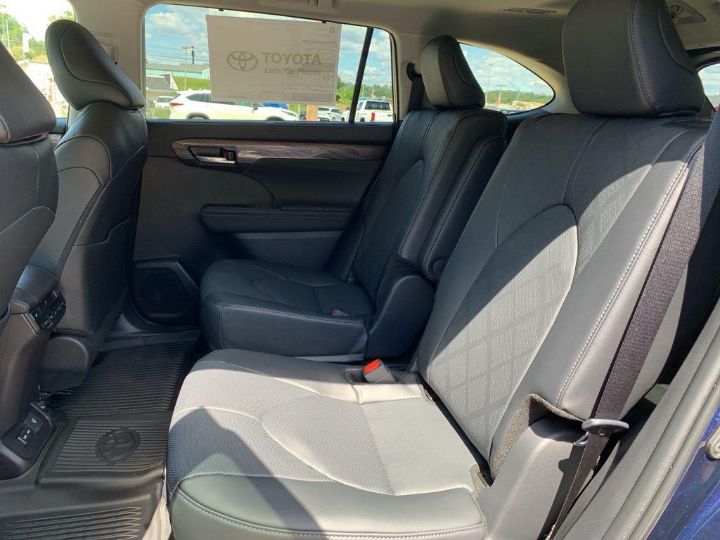 new 2025 Toyota Highlander car, priced at $54,318