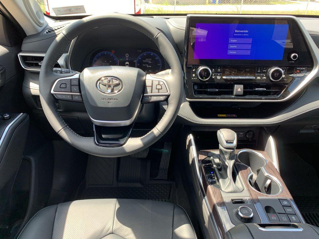 new 2025 Toyota Highlander car, priced at $54,318