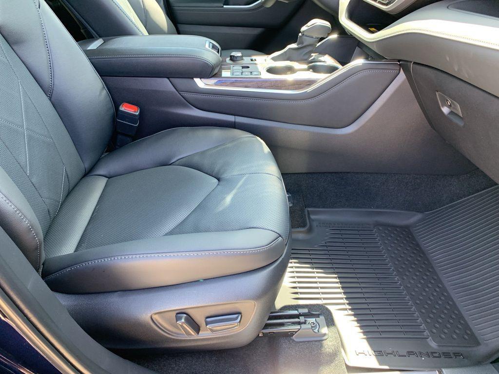 new 2025 Toyota Highlander car, priced at $54,318