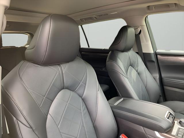 new 2025 Toyota Highlander car, priced at $55,761