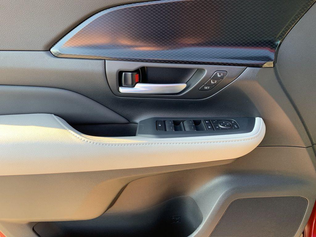new 2025 Toyota Grand Highlander Hybrid car, priced at $62,553