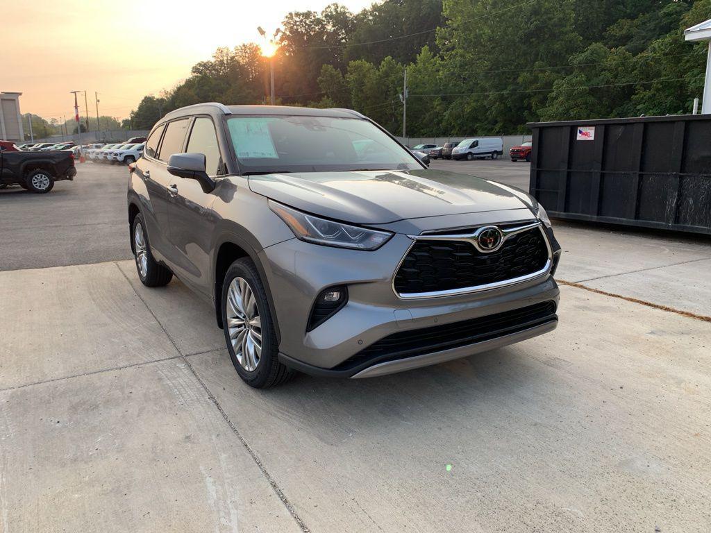 new 2025 Toyota Highlander car, priced at $52,319