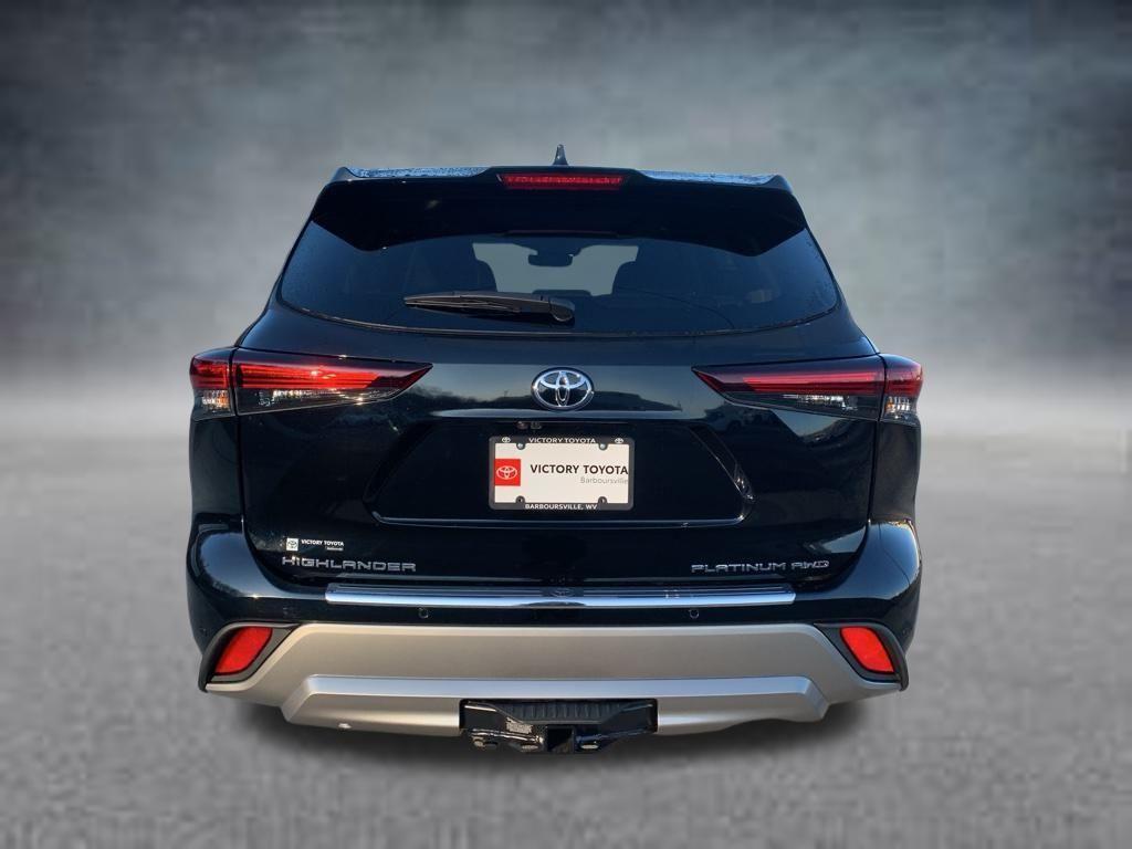 new 2025 Toyota Highlander car, priced at $54,672