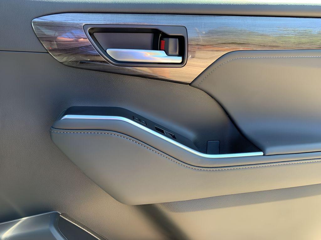 new 2025 Toyota Highlander car, priced at $51,002