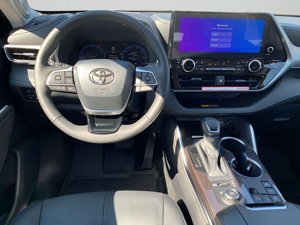 new 2025 Toyota Highlander car, priced at $51,002