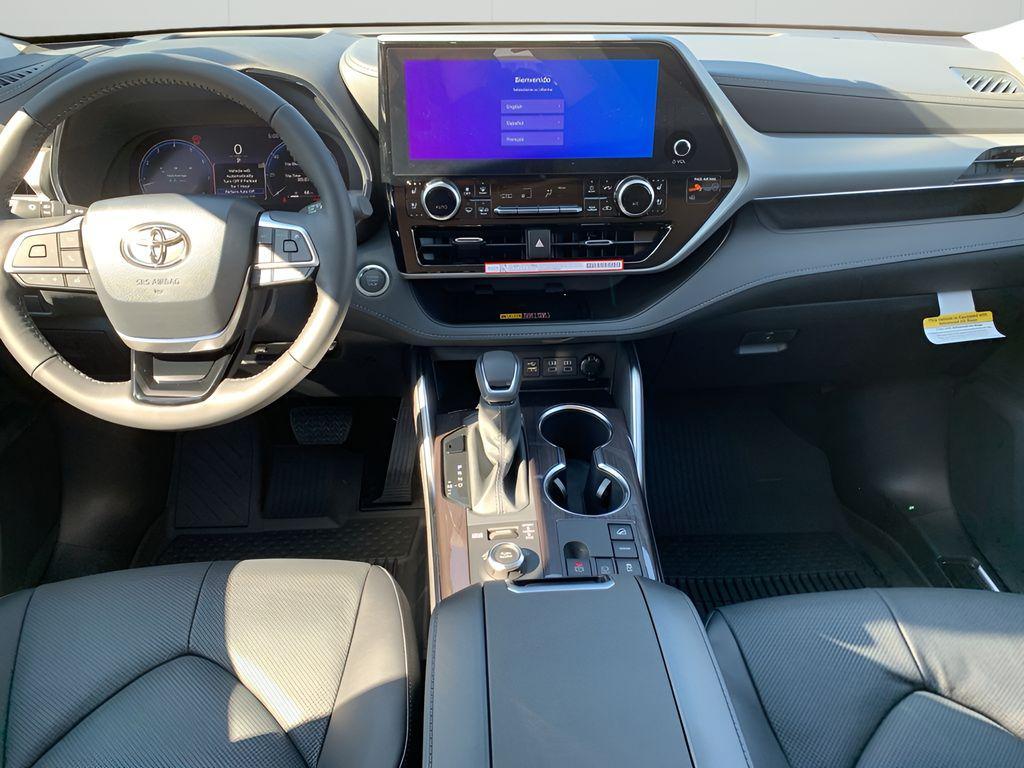new 2025 Toyota Highlander car, priced at $51,002