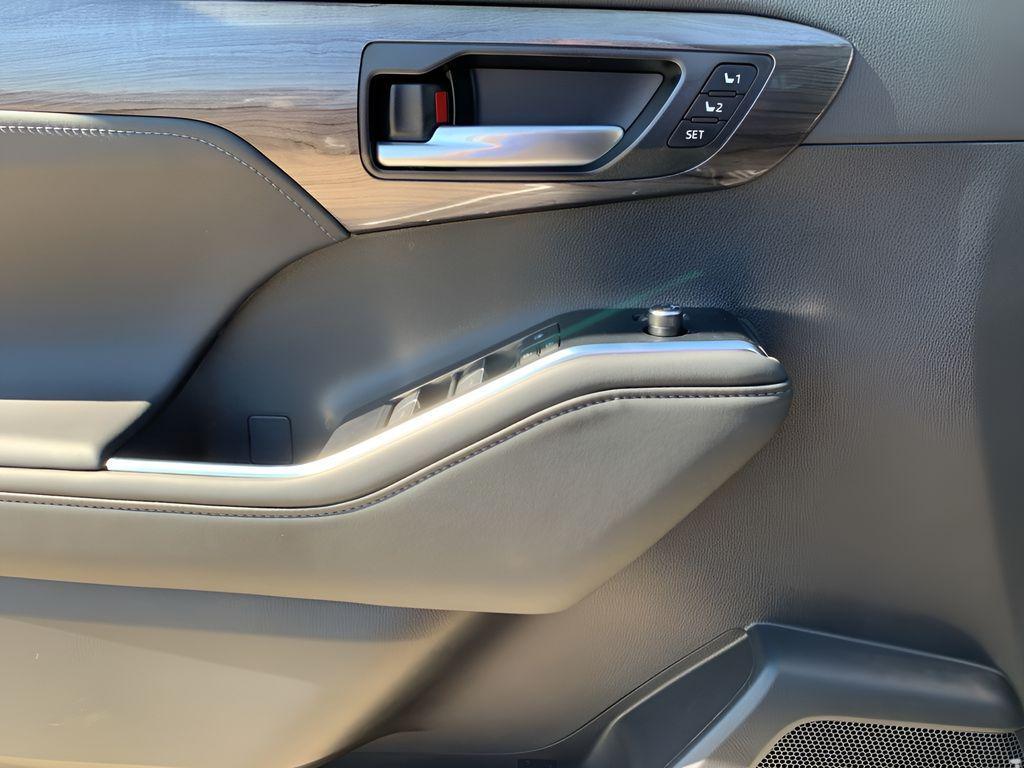 new 2025 Toyota Highlander car, priced at $51,002