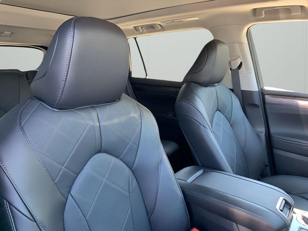new 2025 Toyota Highlander car, priced at $51,002