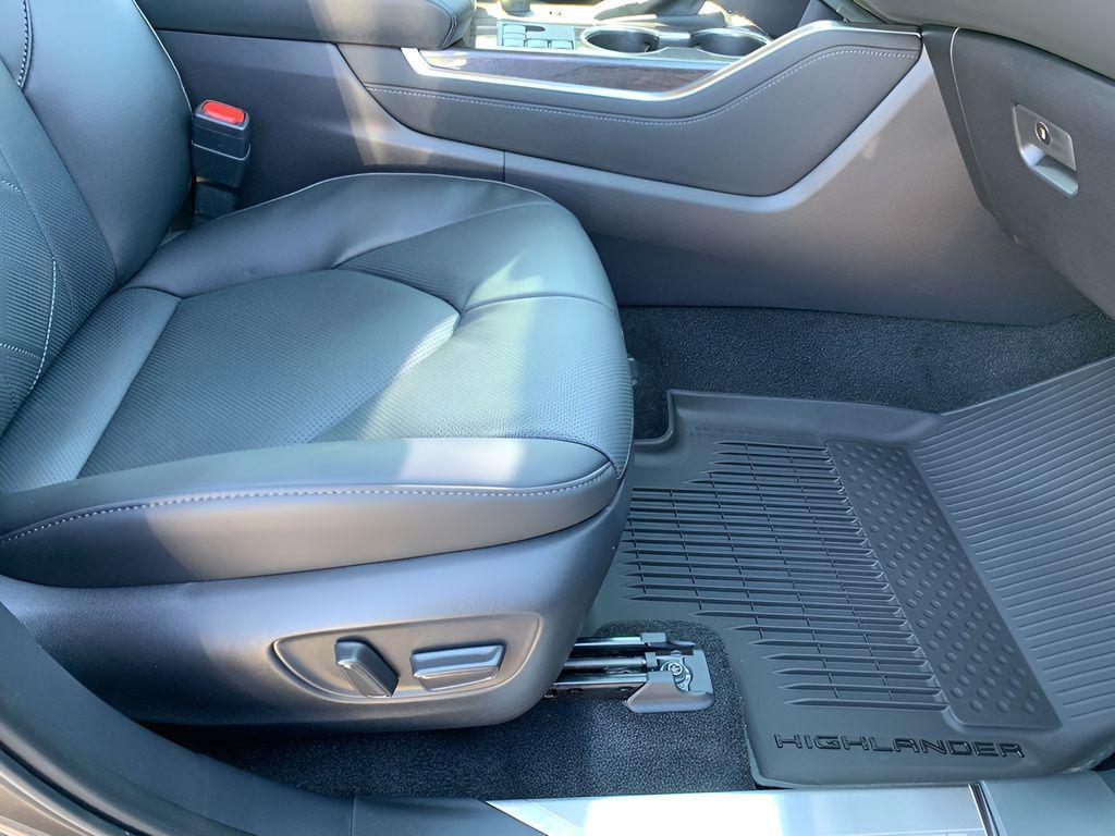 new 2025 Toyota Highlander car, priced at $51,002