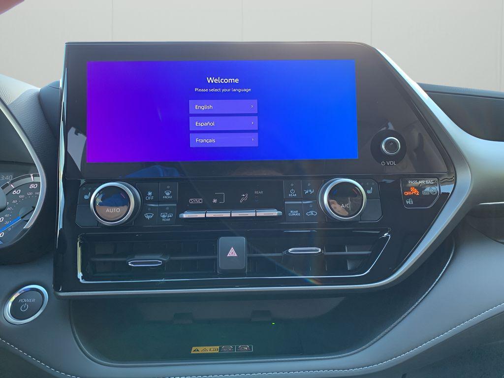 new 2025 Toyota Highlander Hybrid car, priced at $51,917