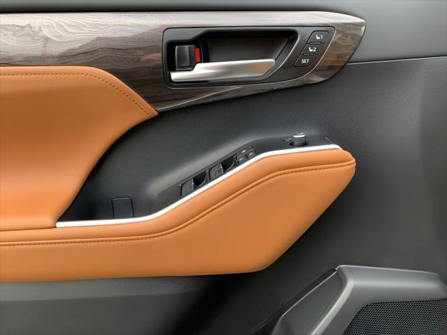 new 2025 Toyota Highlander car, priced at $54,512