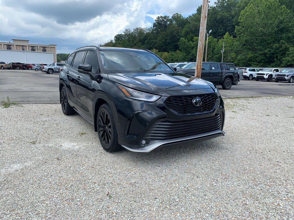 used 2023 Toyota Highlander car, priced at $39,588