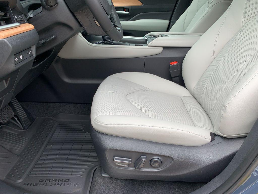 new 2026 Toyota Grand Highlander car, priced at $57,438