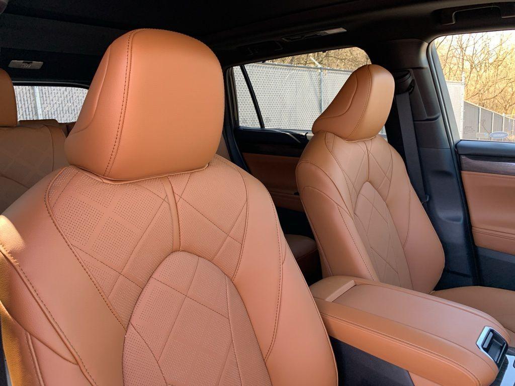 new 2025 Toyota Highlander car, priced at $54,553