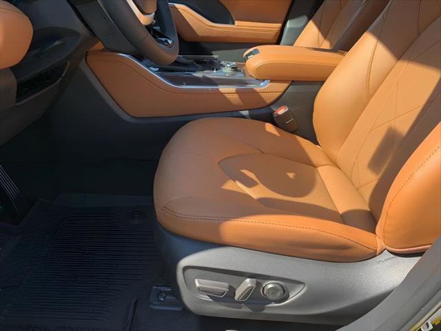 new 2025 Toyota Highlander car, priced at $54,553