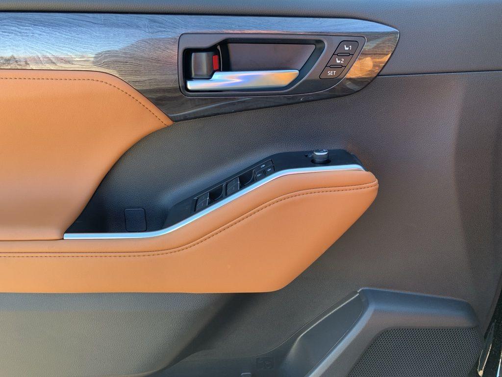 new 2025 Toyota Highlander car, priced at $54,553