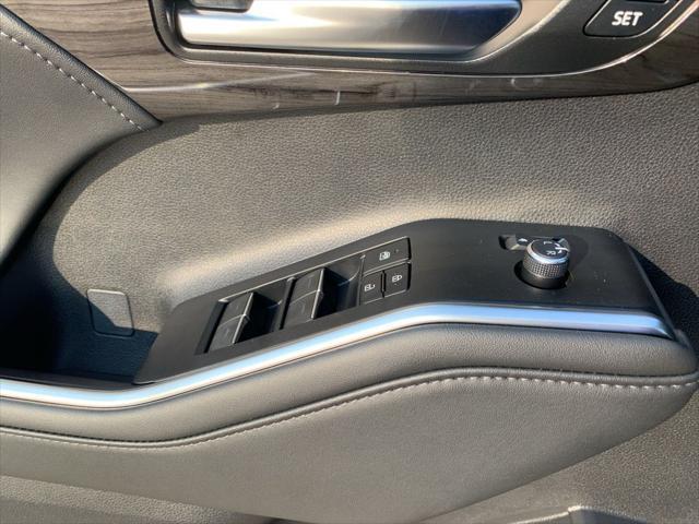 new 2025 Toyota Highlander Hybrid car, priced at $57,322