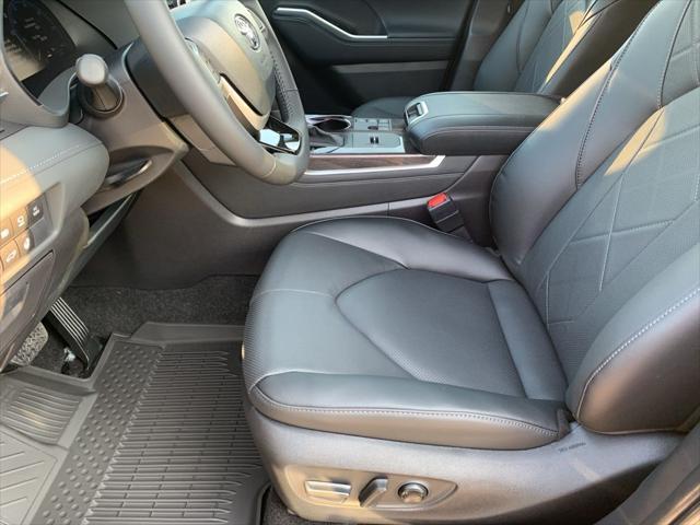 new 2025 Toyota Highlander Hybrid car, priced at $57,322